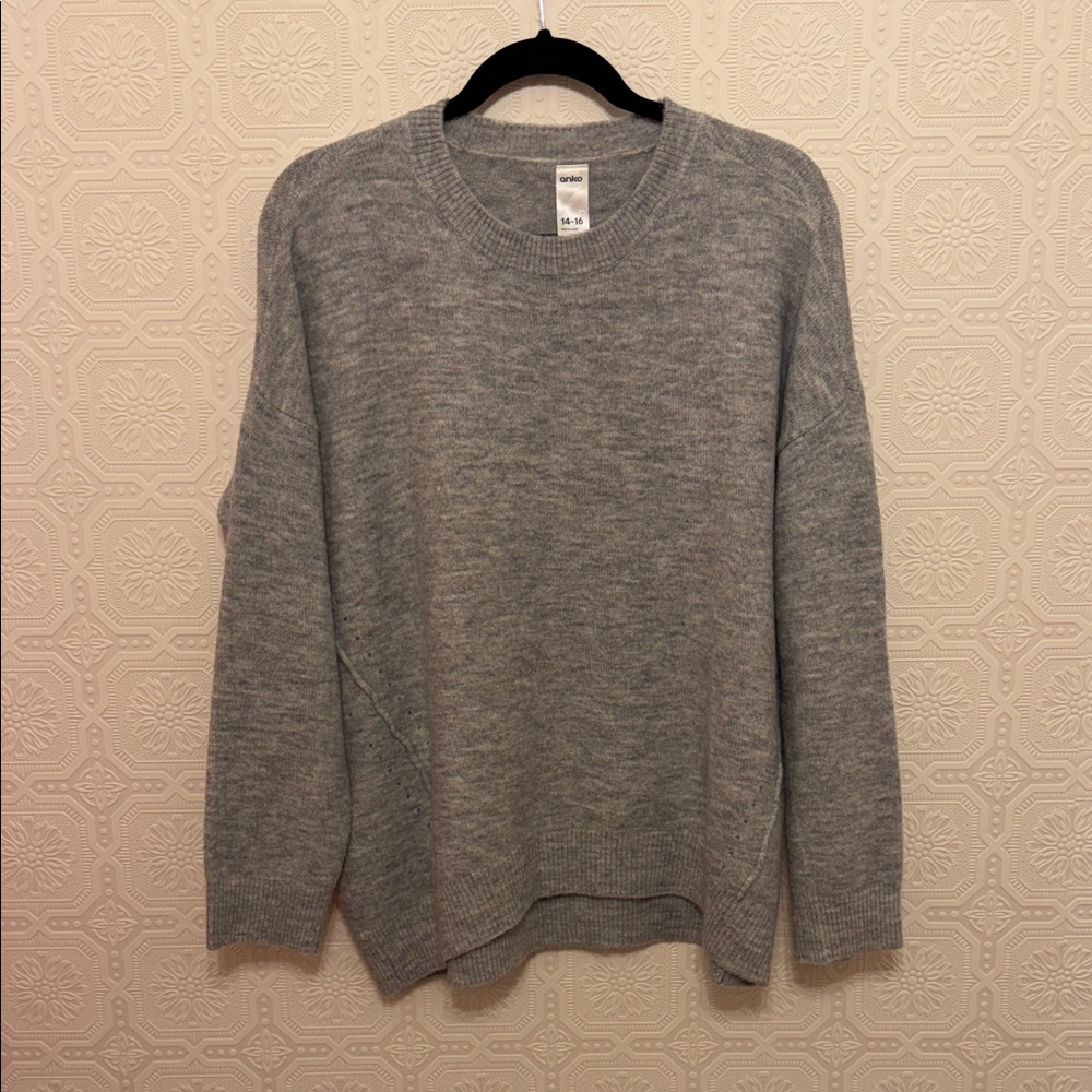 ⬇️⭐️ Cozy Gray Sweater